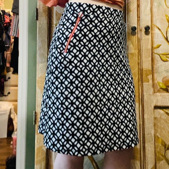 (CLOSET CLOSING FINAL SALE) Geometric business casual stretchy patterned skirt - Picture 1 of 3